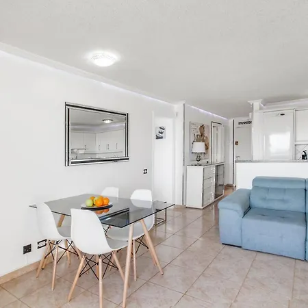 Dream Holidays, Wonderful Ocean View, Fast Wi-fi Apartment *